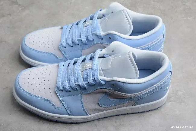 1st Kicks Jordan Low 1 (W) Blue DC0774-050 University 0610